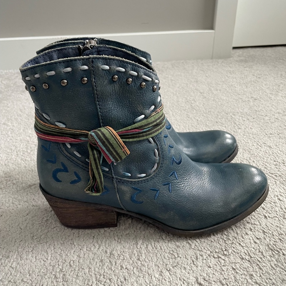 Felmini Italian Women’s western leather boots size 6.5 US